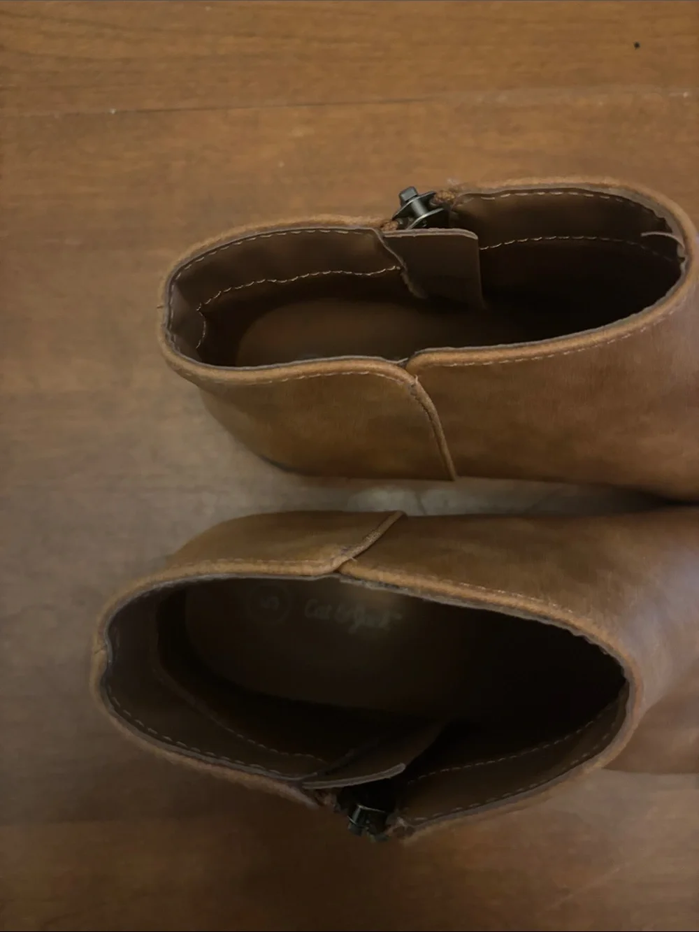 Cat & Jack Ankle Boots Size 5. EUC